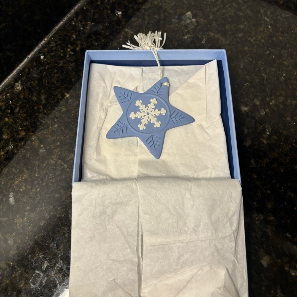 WEDGWOOD 2003 Blue Star Snowflake Ornament